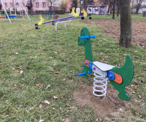 Nowe urządzenia na placu zabaw przy ul. Kraszewskiego