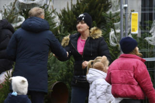 Premier Donald Tusk ma gest? Kupił dwie choinki i odmówił reszty