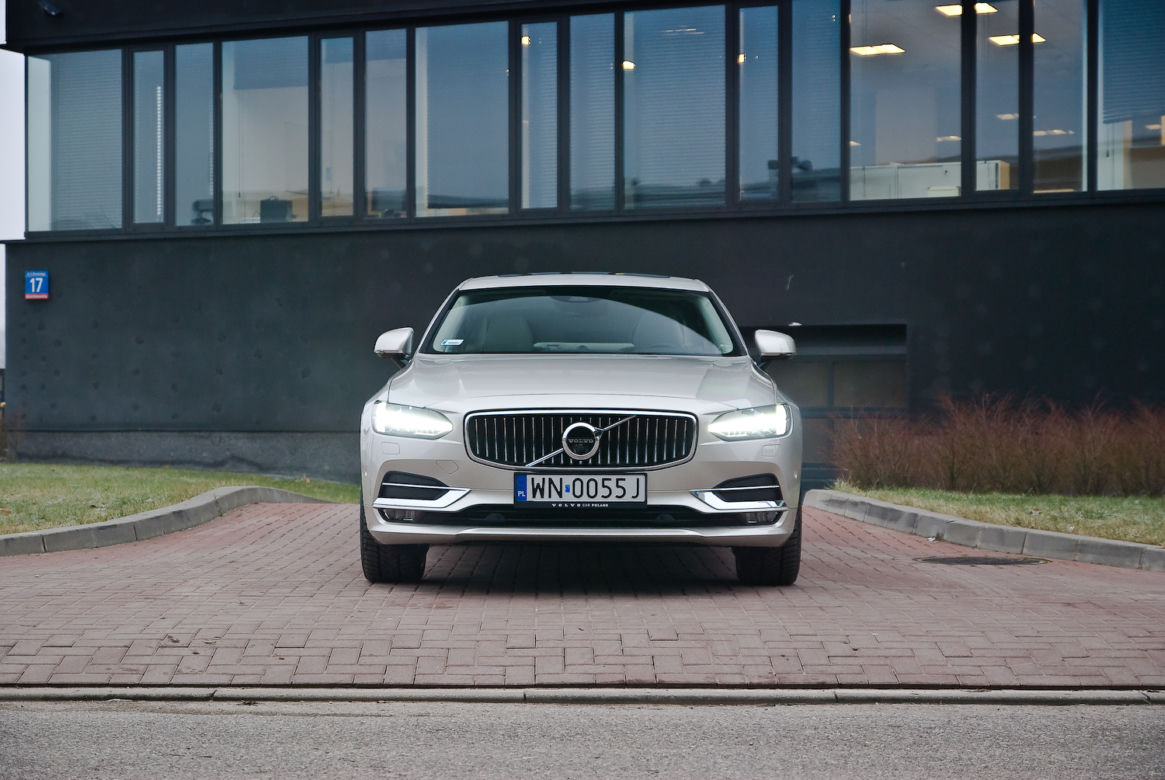 Volvo S90 D4
