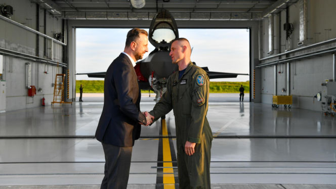 Szef MON nie krył dumy. Pierwsze F-35 już w kraju