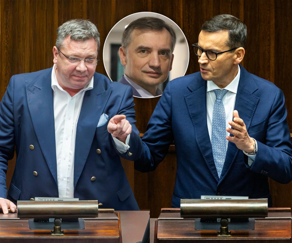 Michał Wójcik i Mateusz Morawiecki rozmawiają w Sejmie. Na miniaturze Zbigniew Ziobro. O sporze przeczytasz na SE Polityka.