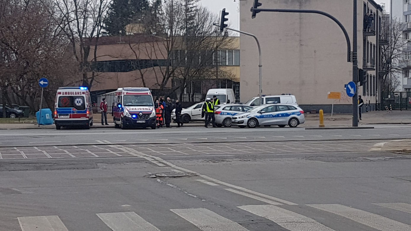 Stracił panowanie nad autem i wjechał na chodnik. Potrącił dwoje pieszych!