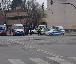 Stracił panowanie nad autem i wjechał na chodnik. Potrącił dwoje pieszych!