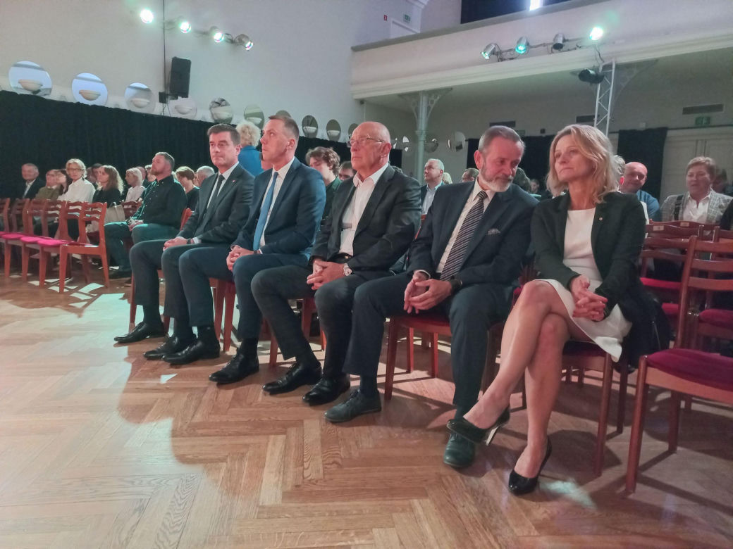 Wręczono Leszczyńskie Laury Oświaty. Zdolnym uczniom ze szkół w Lesznie