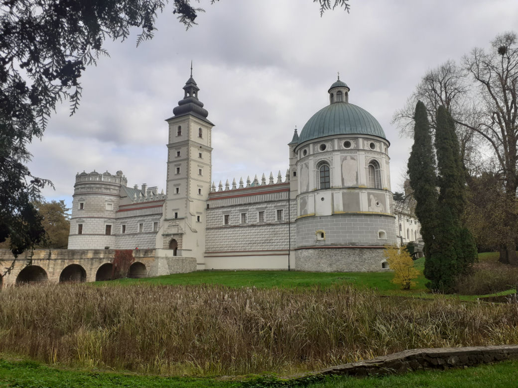Jesienny spacer po parku zamkowym w Krasiczynie