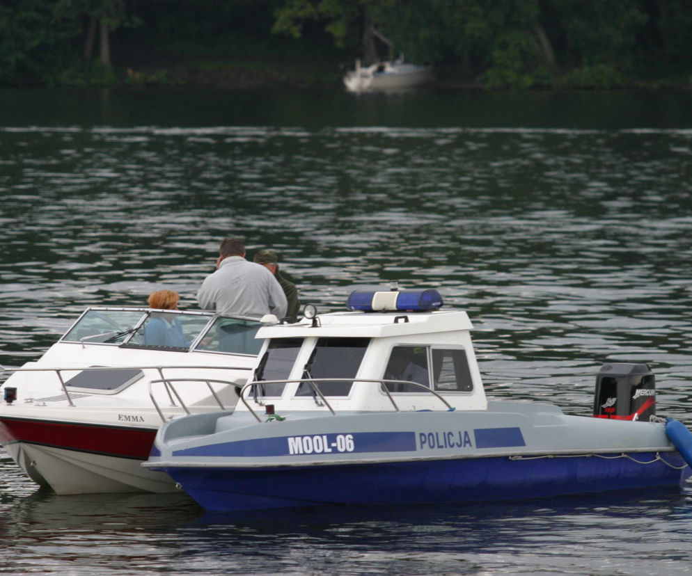 Policja na wodzie, łódka policji