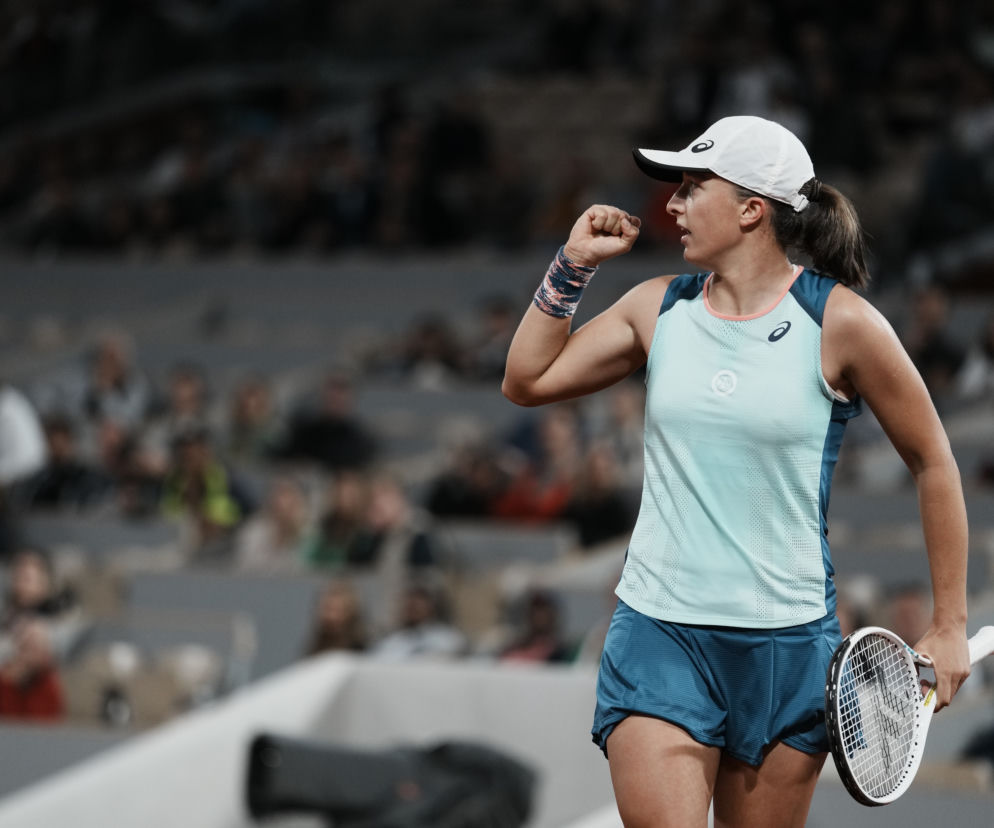 Iga Świątek ZDEMOLOWAŁA Ukrainkę Curenko i jest w II rundzie Roland Garros! Huragan IGA już szaleje w Paryżu!