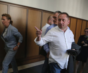Przez żonę nie chcą mu oddać broni