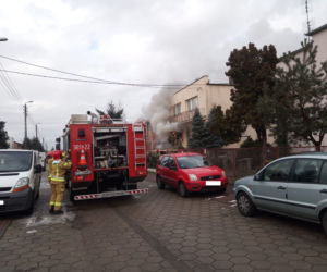 Pożar domu na Szymanowskiego w Lesznie. Możliwe, że od świeczki 