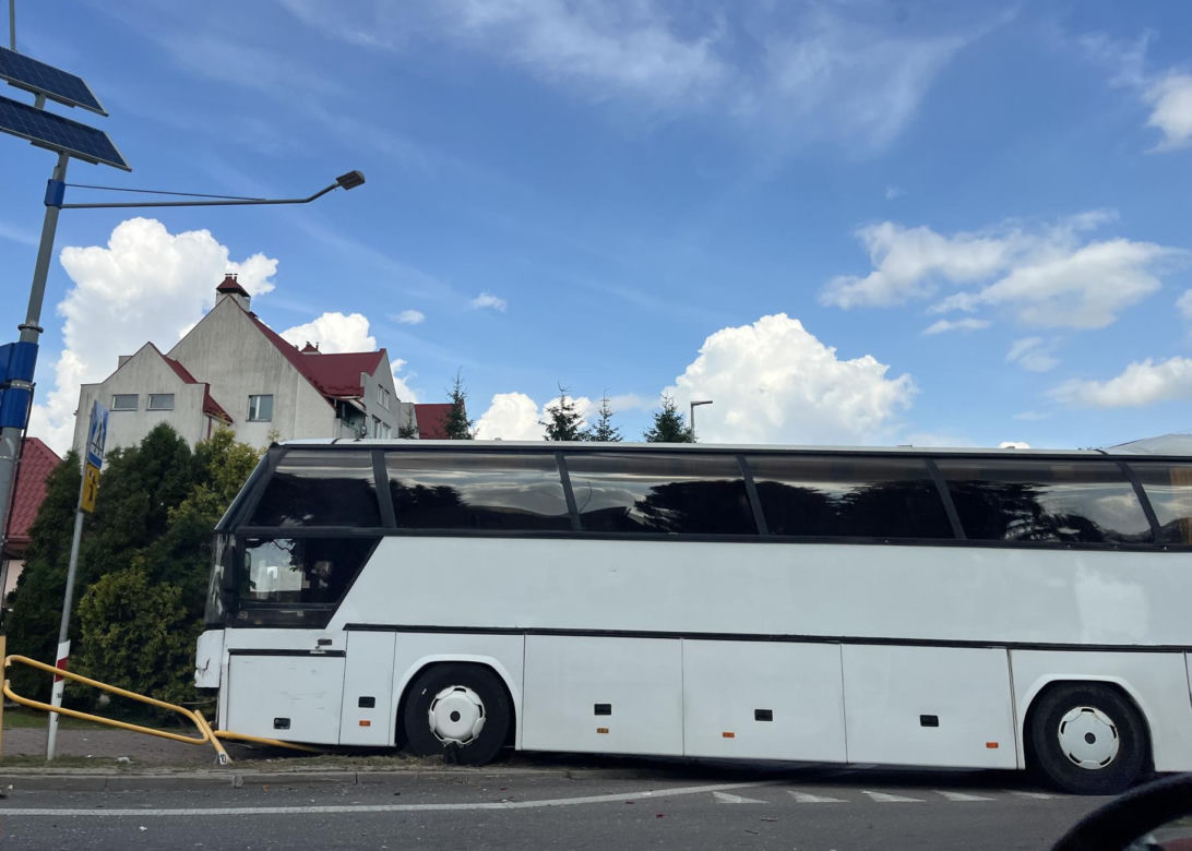 Poważny wypadek w Starym Zamościu. W autokarze były 23 osoby
