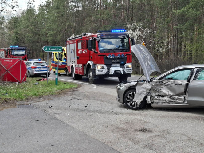 Tragedia na DK 42 Starachowice - Rudnik.  W wypadku zginął motocyklista