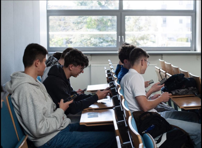 Czy granice uzależnień się zacierają? – debata młodzieży na UwS