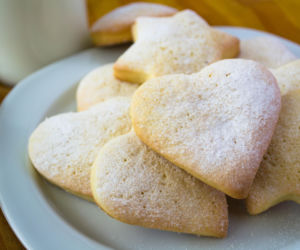 Pamiętasz ten zapach? Amoniaczki to zapomniany przepis prababci na najbardziej kruche ciastka świata