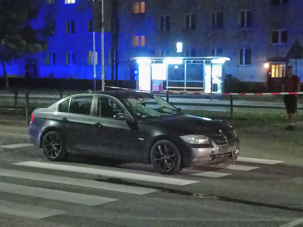 Koszmarny wypadek w Krakowie. Wbiegł wprost pod BMW, zginął na miejscu