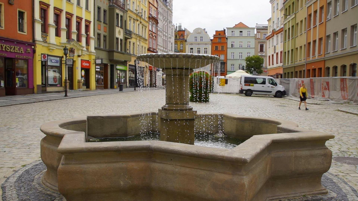 Najpiękniejsze miasteczko na Dolnym Śląsku. AI: "Klimat godny małej Pragi"
