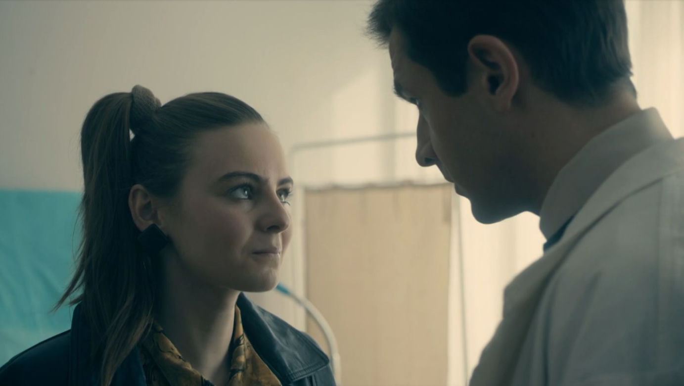 Stulecie Winnych 4, odc. 49. Julian Czerwiec (Jacek Knap), Małgosia (Zofia Stafiej)