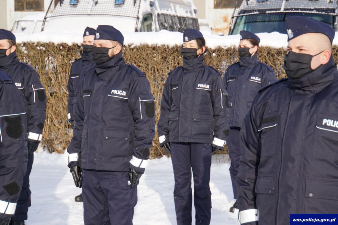 Nowi policjanci na Warmii i Mazurach. Ślubowało aż 80 funkcjonariuszy [ZDJĘCIA]