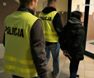 Ugodziła znajomego nożem