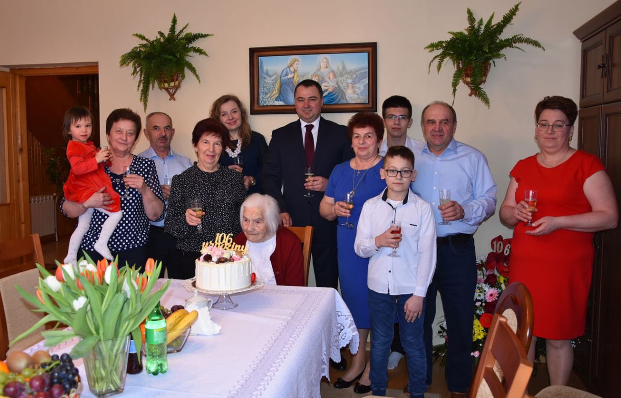 NIESAMOWITE! Pani Karolina żyje już 106 lat! Zdradziła receptę na długowieczność