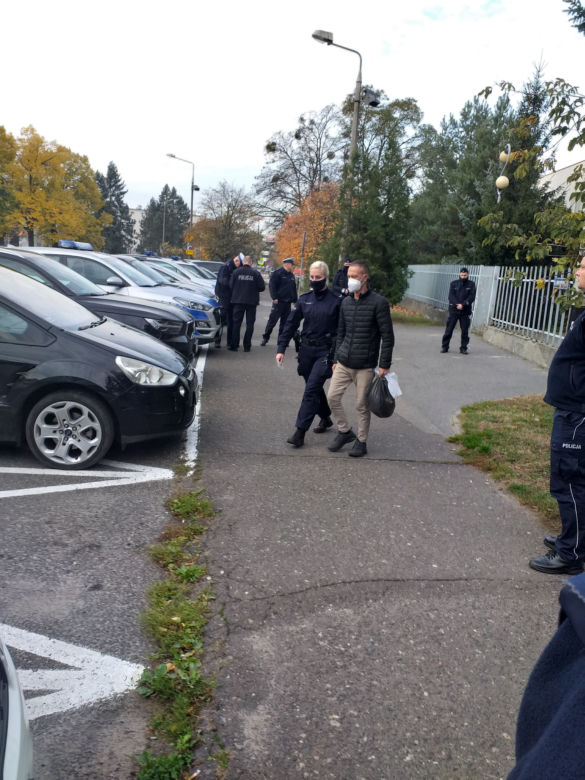 Irakijczycy wywożeni z komendy policji w Toruniu