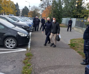 Irakijczycy wywożeni z komendy policji w Toruniu