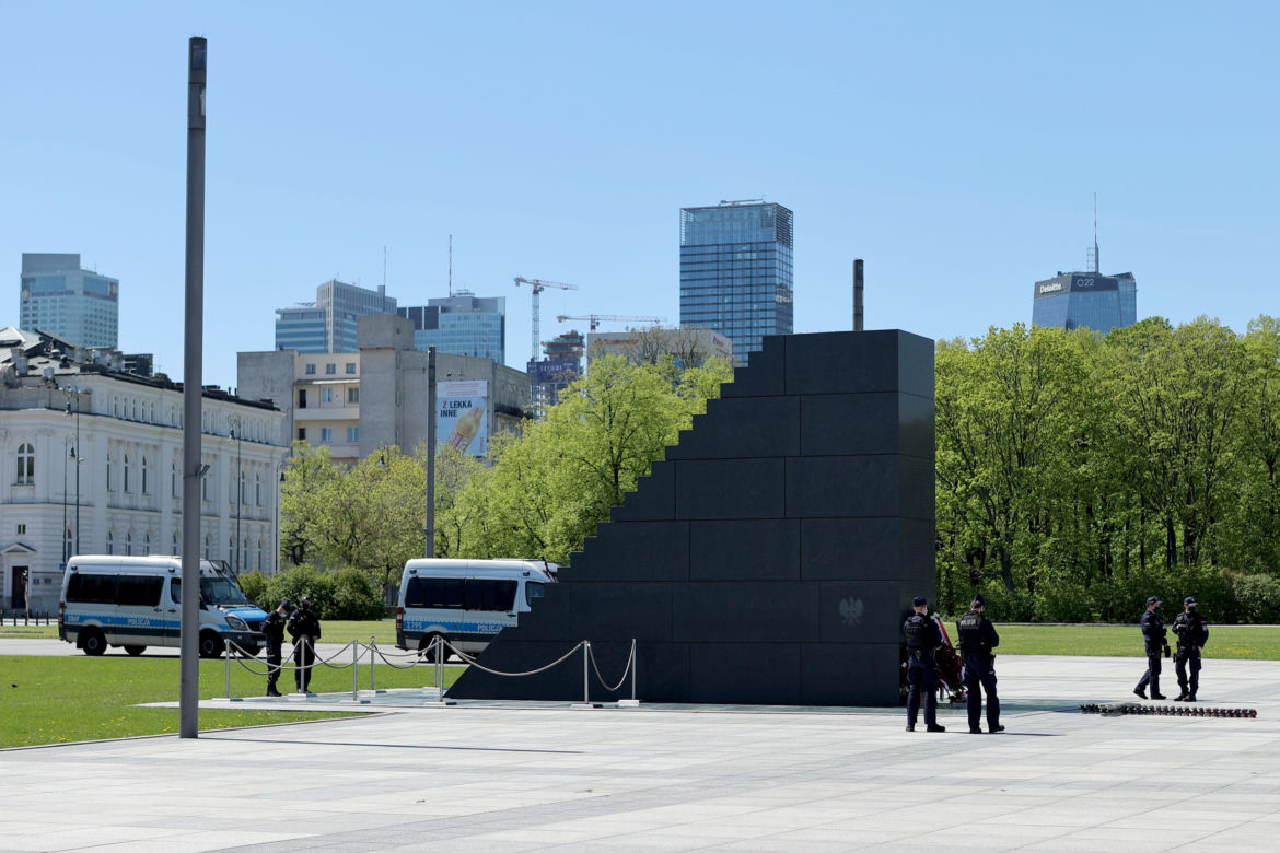 Pomnik smoleński w Warszawie 