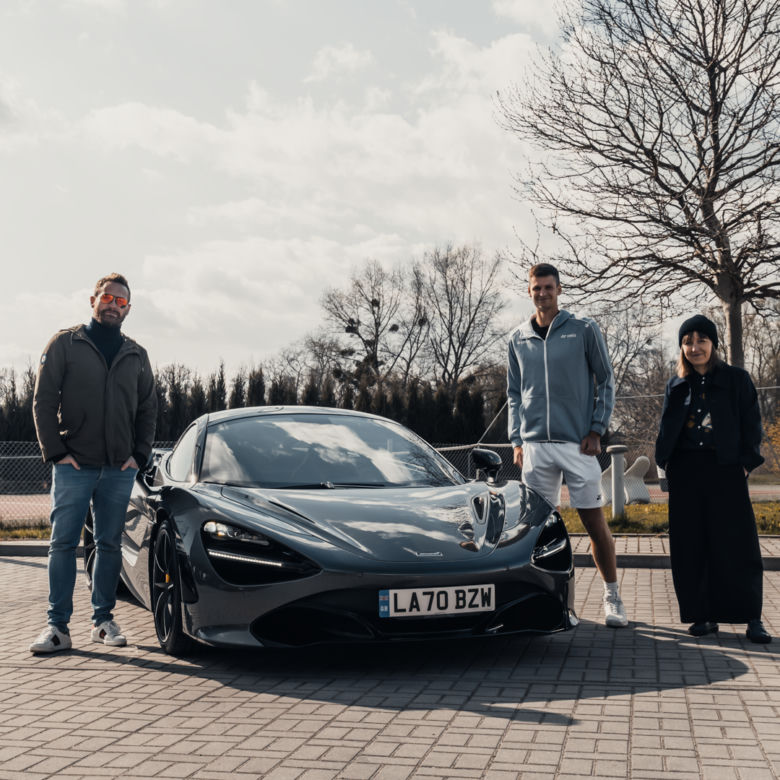 Hubert Hurkacz w McLarenie 720S Coupe