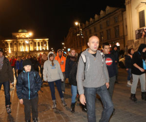 Nightskating. Warszawiacy przejechali stolicę na rolkach [Zdjęcia]