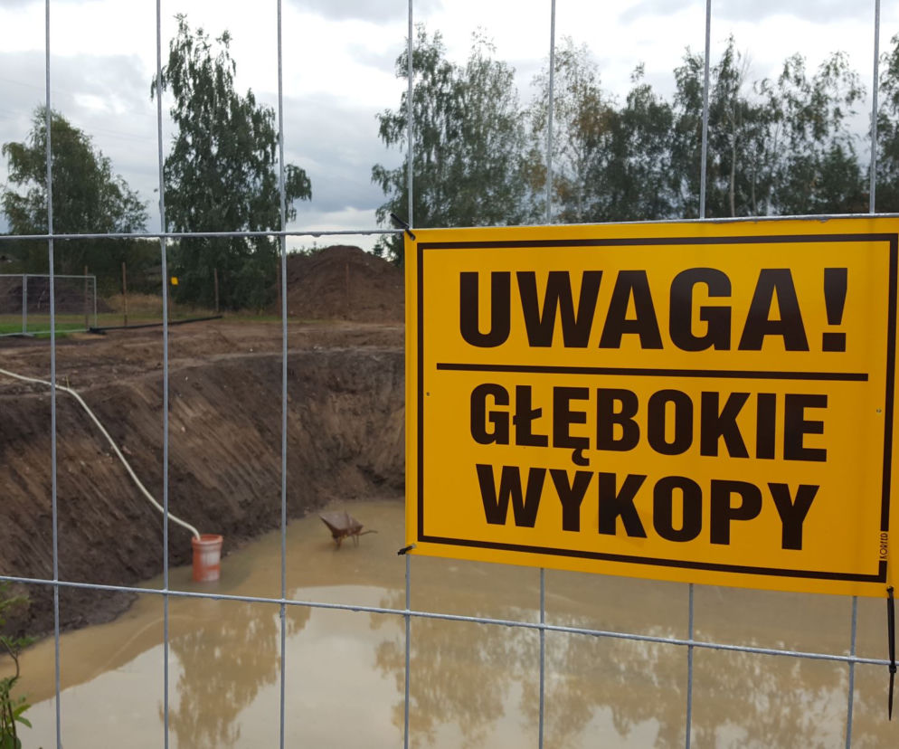 Ogromna dziura na Szybowników w Lesznie. Przy DK 12 powstaje zbiornik retencyjny