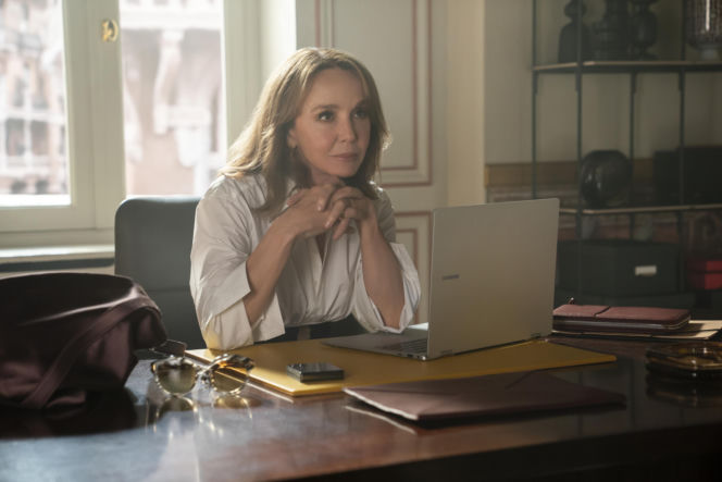 Emily podbija Rzym, a Alfie podyrwa Mindy.