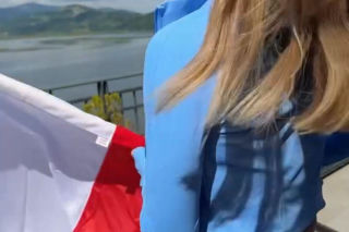 Doda wywiesiła flagę Polski. Mówi o Wołyniu