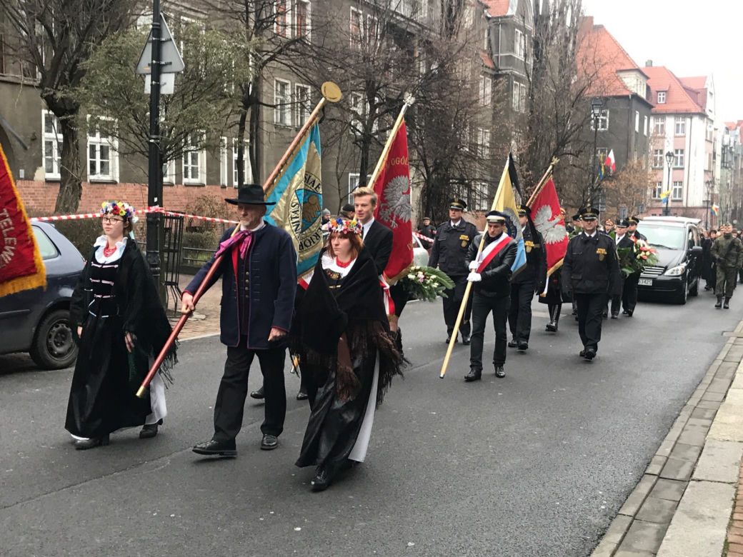 Kondukt pogrzebowy , Ślązacy żegnają Kazimierza Kutza. 