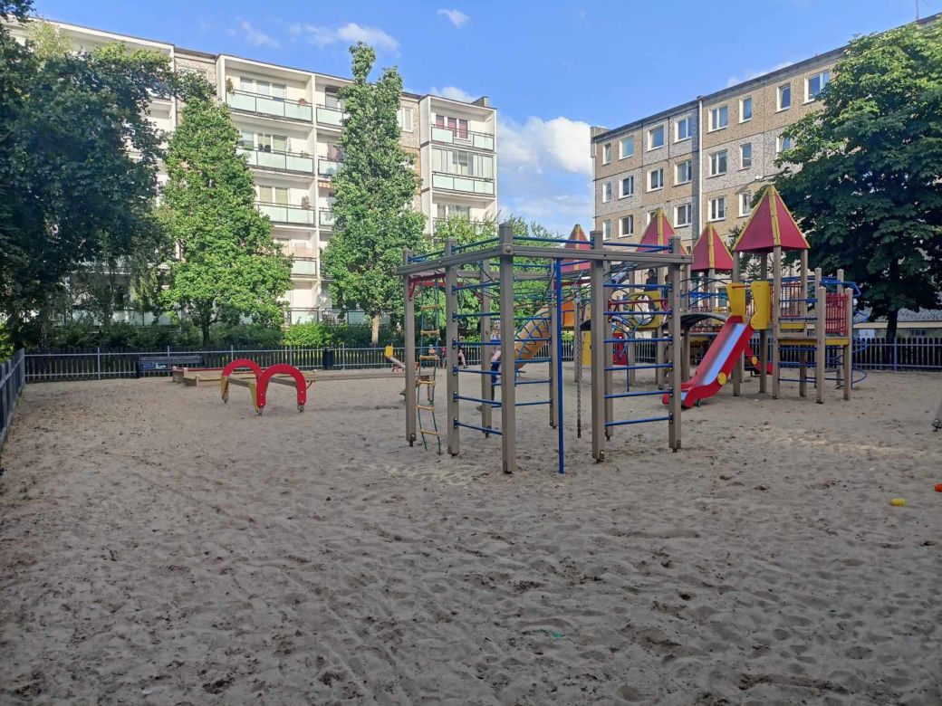 Plac zabaw na Piątkowie z ograniczonymi godzinami otwarcia