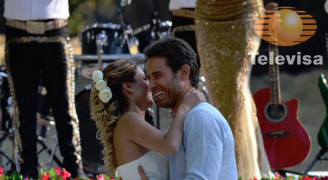Prawdziwe uczucie (Amores Verdaderos) Nikki (Eiza Gonzalez), Francisco Guzman (Sebastian Rulli)
