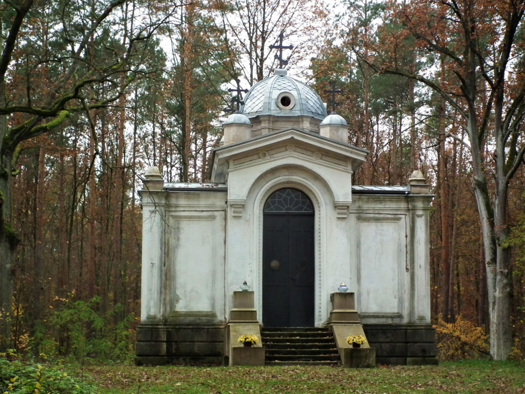 To najpiękniejsze uzdrowisko w woj. łódzkim. Turyści zachwycają się unikatowym zamkiem