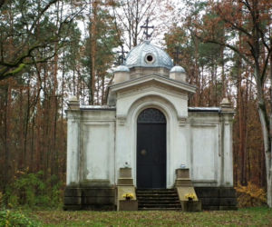 To najpiękniejsze uzdrowisko w woj. łódzkim. Turyści zachwycają się unikatowym zamkiem