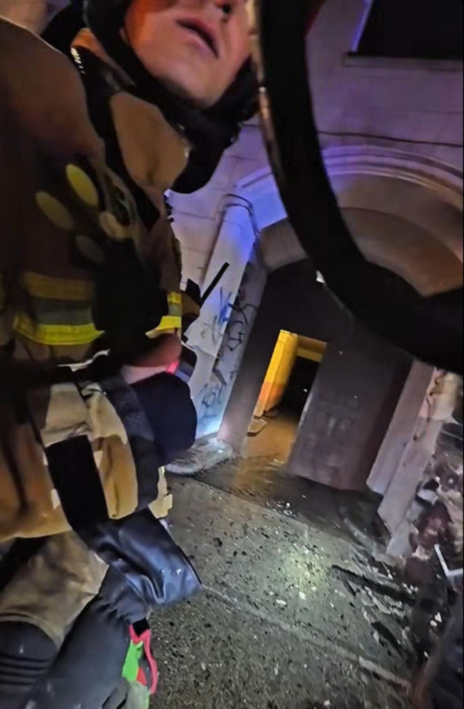 Pożar przy ul. Warszawskiej w Toruniu. Strażacy pokazali film z akcji. Wszystko widać!