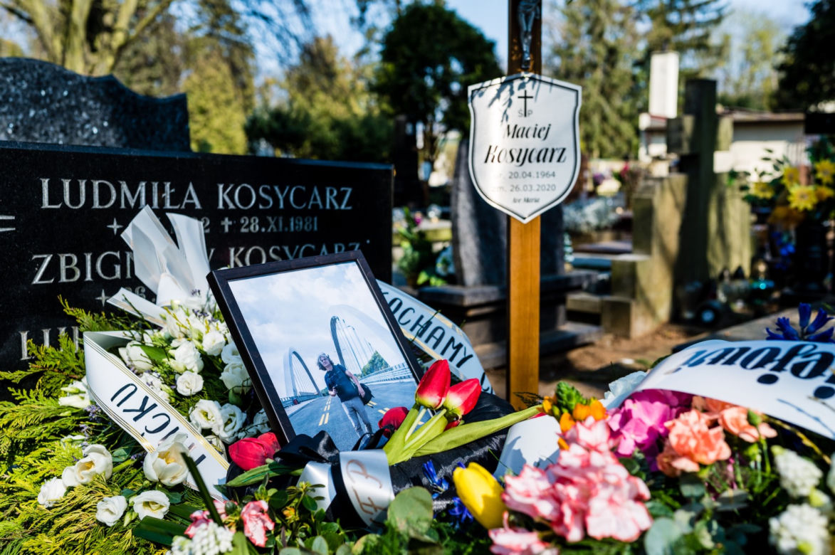 Tłumy na pogrzebie Macieja Kosycarza