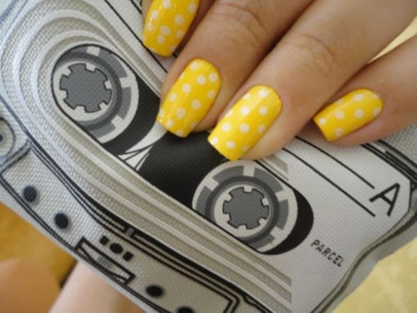 manicure, paznokcie, manicure w kropki, lakier do paznokci