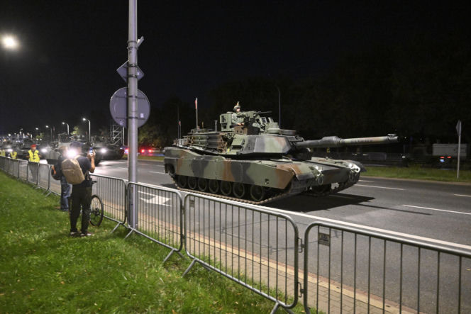 Nocna próba defilady wojskowej w Warszawie