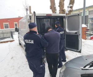 Trzech mężczyzn trafiło do aresztu, a kolejni mają dozór i zakaz zbliżania się do pokrzywdzonych