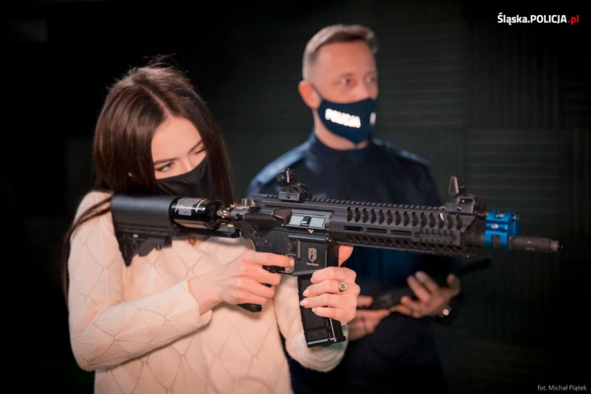 Miss Polski z Katowic wstąpiła na jeden dzień do policji. Anna Maria-Jaromin wzięła udział w teście sprawnościowym