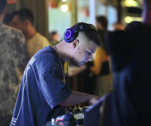 Syn Górniak pokazał się z nową dziewczyną! O północy połączy ich namiętny pocałunek!