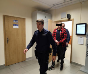 Mateusz P. stanął przed sądem. Odpowiada za nieudzielenie pomocy kobiecie z windy