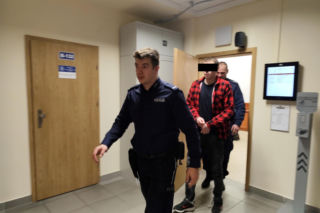 Mateusz P. stanął przed sądem. Odpowiada za nieudzielenie pomocy kobiecie z windy