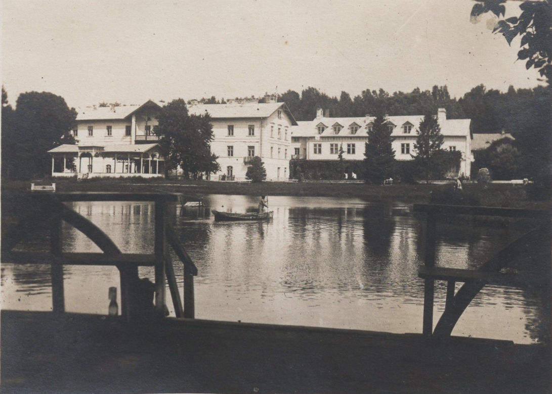 To ulubione miejsce na wycieczkę z rodziną. Zobacz, jak wyglądał Nałęczów 100 lat temu!