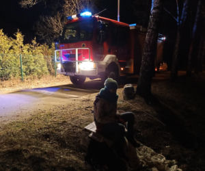 Szczeniak utknął w rurze kanalizacyjnej, przeżył jako jedyny. Dramatyczna akcja ratunkowa Fuksa. 