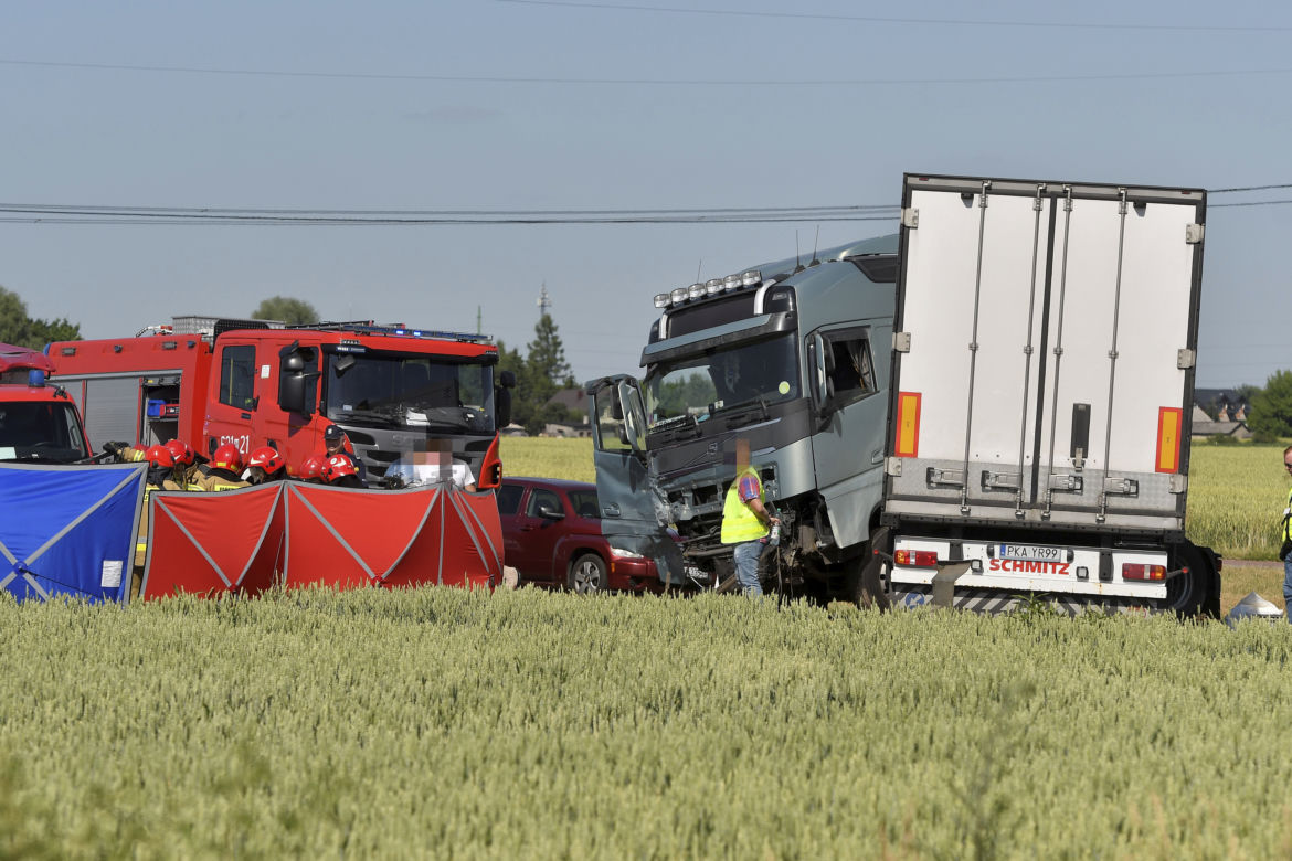 Znak "stop" stanął na skrzyżowaniu śmierci. Minął rok od potwornej tragedii w Elżbietowie