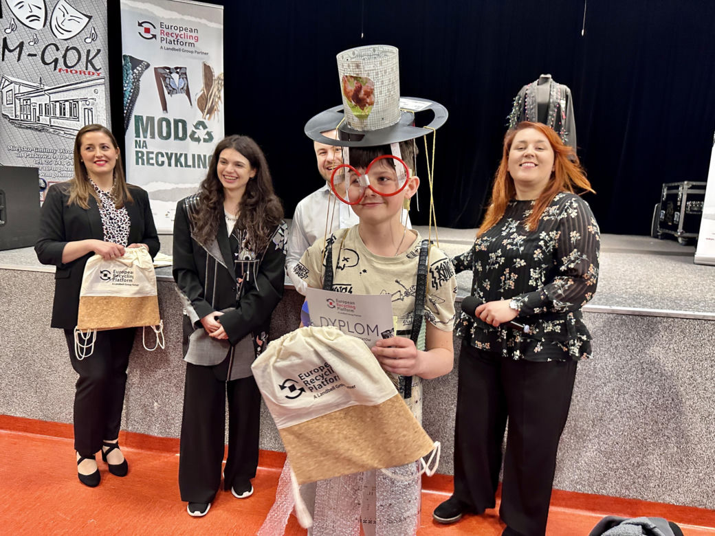 Szykowne śmieci – projekt „Moda na recykling” w gminie Mordy