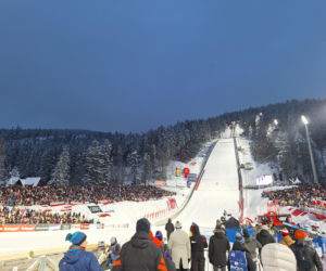Tłumy kibiców pod Wielką Krokwią w Zakopanem